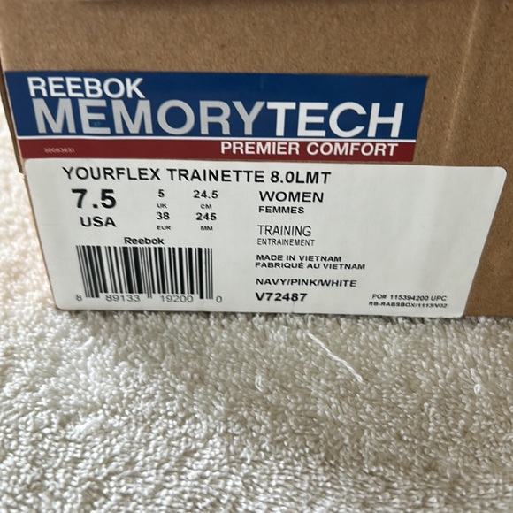 Rebook memory tech premium comfort!  Great color for dazzle! Never been worn! - Picture 4 of 4